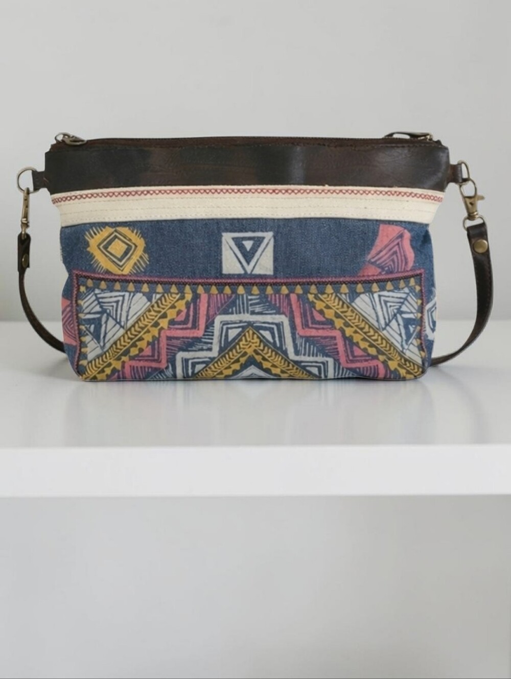 Vintage Y2K Billabong  "Cloudy Fadez" Canvas & Leather Crossbody Bag